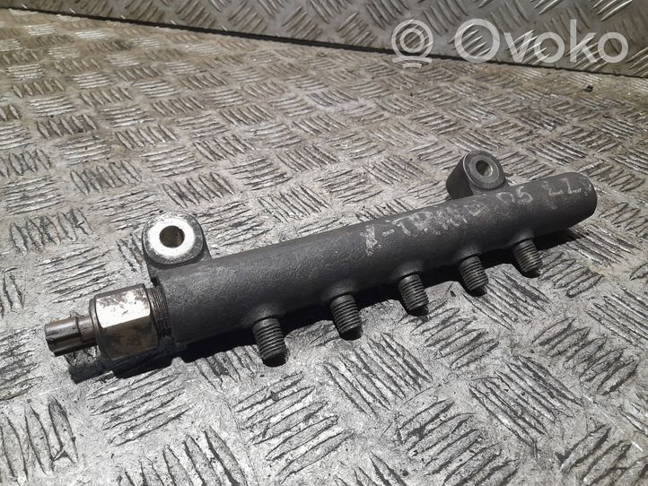 Nissan X-Trail T30 Kraftstoffverteiler Einspritzleiste Verteilerrohr 042009f0411