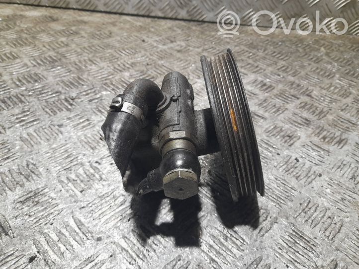 Audi A4 S4 B6 8E 8H Ohjaustehostimen pumppu 8d0145156l