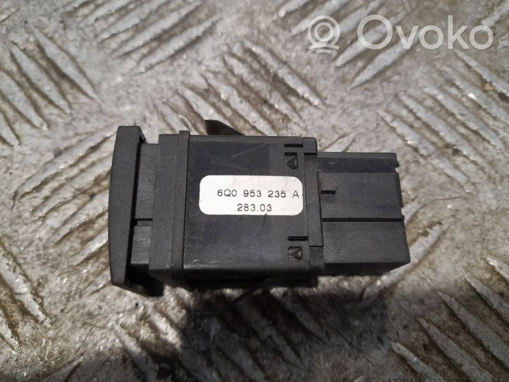 Volkswagen Polo IV 9N3 Hazard light switch 6D0953235A