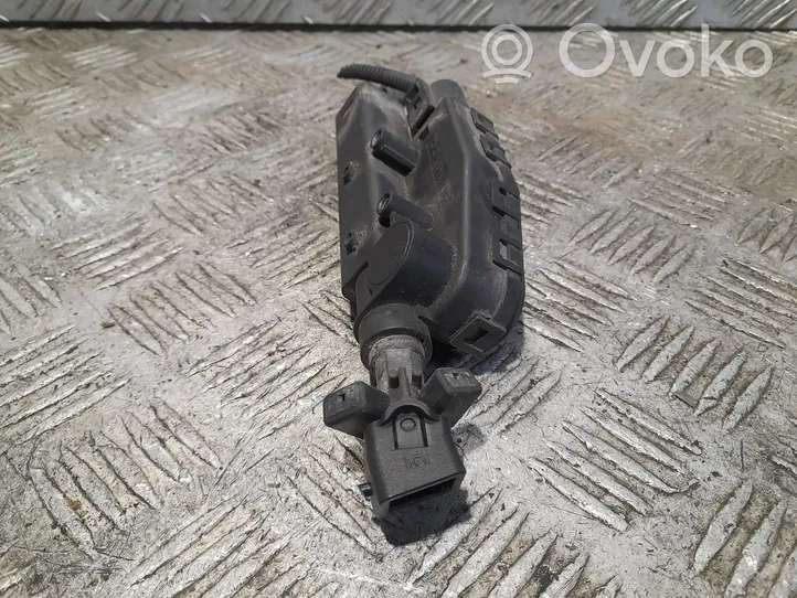 Volvo V70 Ugello a spruzzo lavavetri per faro 30655066