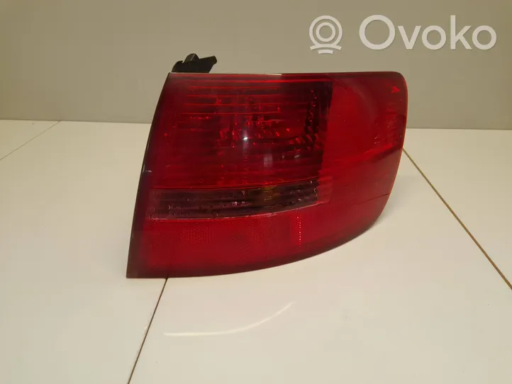 Audi A6 S6 C6 4F Aizmugurējais lukturis virsbūvē 89036920