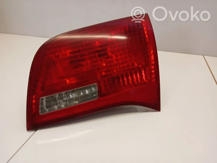 Audi A6 S6 C6 4F Lampy tylnej klapy bagażnika 4F9945094B