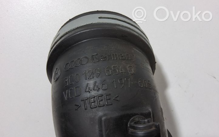 Volkswagen PASSAT B6 Rura / Wąż dolotowy powietrza 3C0129654Q