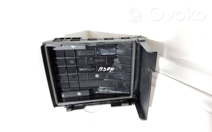 Audi A3 S3 8P Fuse box cover 1K0937132F