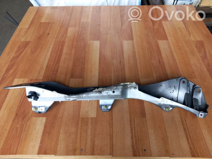 Renault Clio III Support de montage d'aile 8200314930