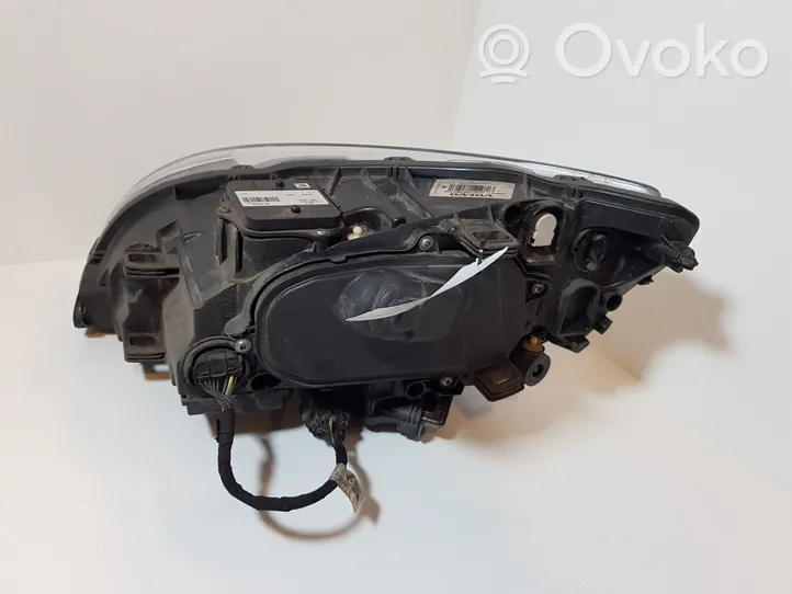 Volvo V60 Lampa przednia 31698821