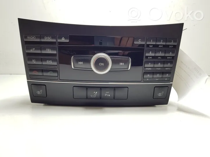 Mercedes-Benz E AMG W212 Radio/CD/DVD/GPS-pääyksikkö A2129069900