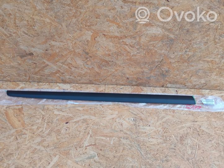 Nissan Note (E11) Moulure de porte avant 808719U000