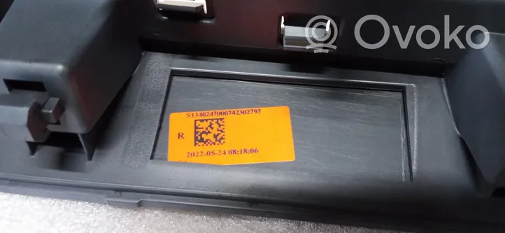Renault Clio IV Listwa drzwi tylnych 828765910R
