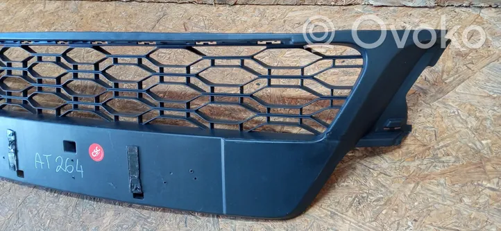 Dacia Sandero Maskownica / Grill / Atrapa górna chłodnicy 622541693R