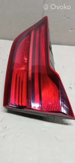 KIA Ceed Lampy tylnej klapy bagażnika 92404-J71