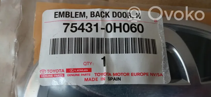 Toyota Aygo AB40 Emblemat / Znaczek tylny / Litery modelu 75431-0H060