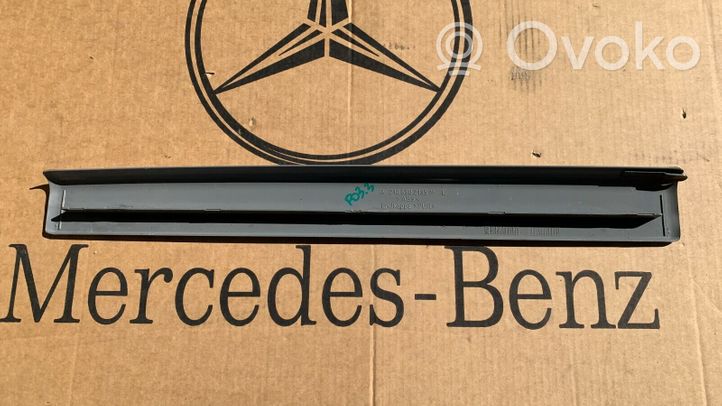Mercedes-Benz E W210 Copertura del rivestimento del sottoporta anteriore A2106802135