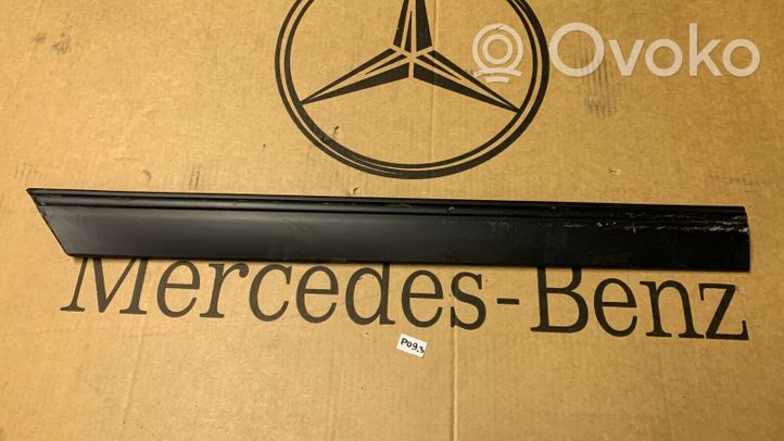 Mercedes-Benz C W203 Takaoven lista (muoto) A2036905262