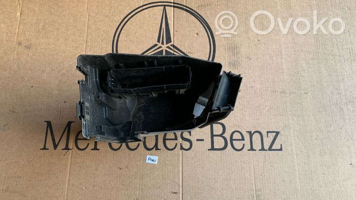 Mercedes-Benz C W203 Couvercle de boîte à fusibles A2035452301