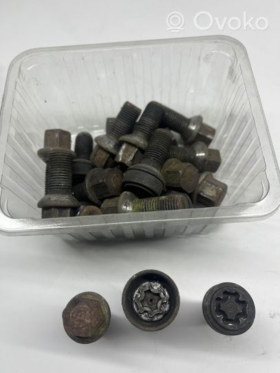 Mercedes-Benz CLS C219 Nuts/bolts 