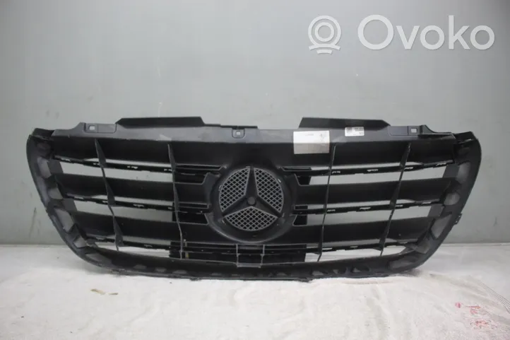 Mercedes-Benz Sprinter W907 W910 Etupuskurin ylempi jäähdytinsäleikkö GRILL