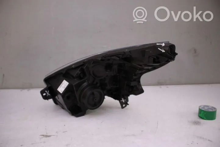 Opel Vivaro Lampa przednia Vfthgdvh