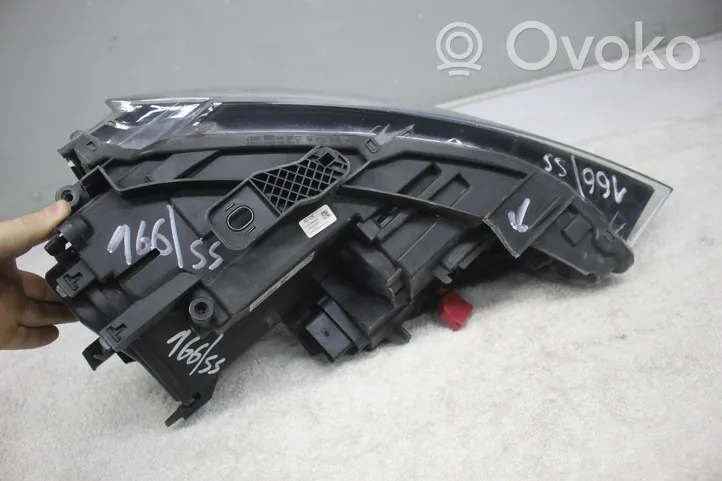 Audi Q3 8U Lampa przednia 8U0941005