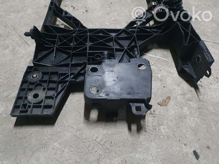 Renault Megane III Support de radiateur sur cadre face avant 