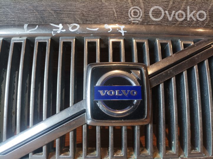 Volvo S70  V70  V70 XC Grille calandre supérieure de pare-chocs avant 9190776