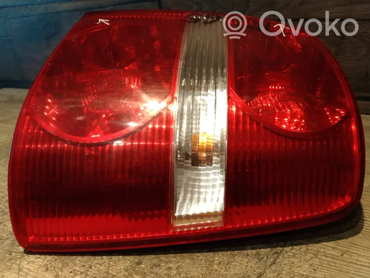 Volkswagen Touran I Lampa tylna 1T0945258A