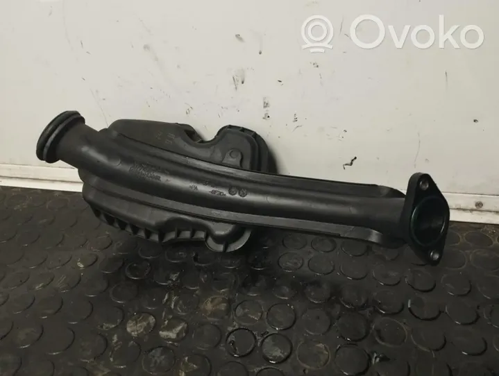 Volvo XC70 Tubo di riempimento dell’olio 30774691