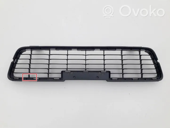 Toyota Hilux VIII Grille calandre supérieure de pare-chocs avant 53112-0K130