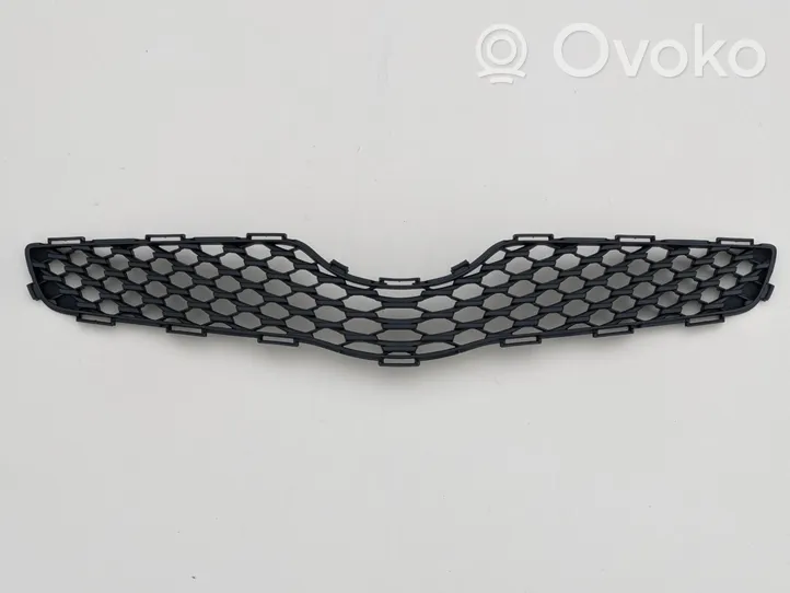 Toyota Yaris Grille calandre supérieure de pare-chocs avant 53111-0D230-D