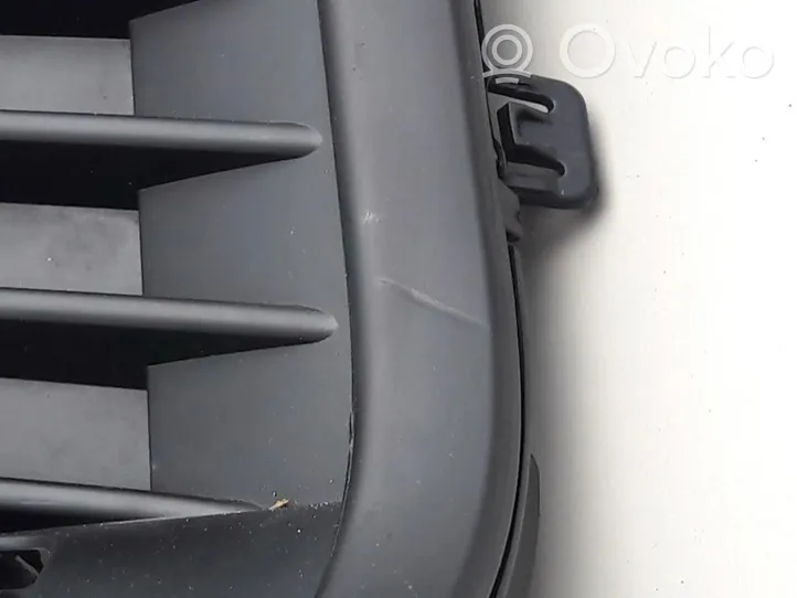 Toyota Yaris Grille calandre supérieure de pare-chocs avant 