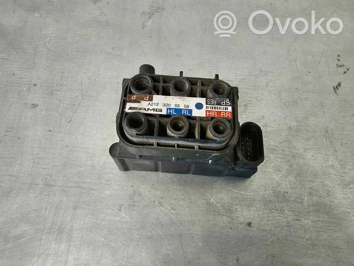 Mercedes-Benz E AMG W212 Compressore/pompa sospensioni pneumatiche A2123200858