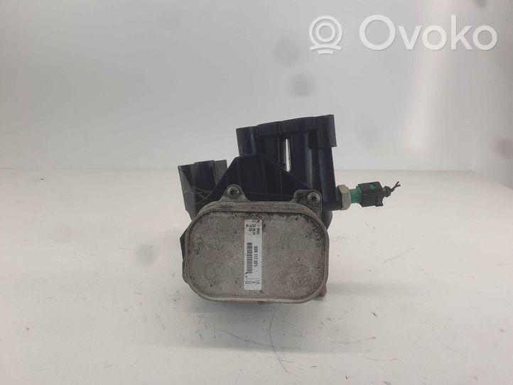 Volkswagen Golf VII Radiatore dell’olio del motore 03N115389B