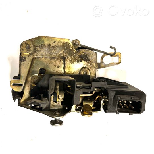 BMW 3 E36 Etuoven lukko 8122418