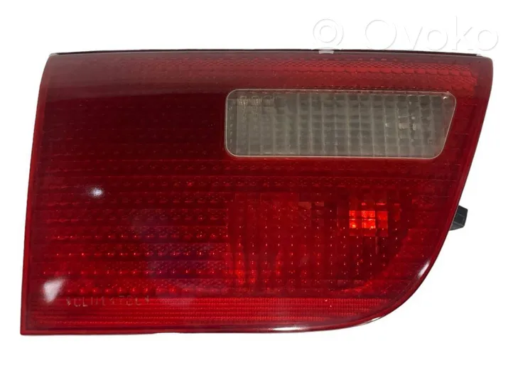 BMW X5 E53 Lampy tylnej klapy bagażnika 8409011