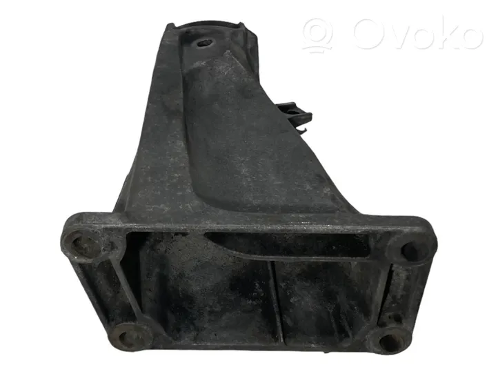 BMW 5 E60 E61 Engine mounting bracket 6761150