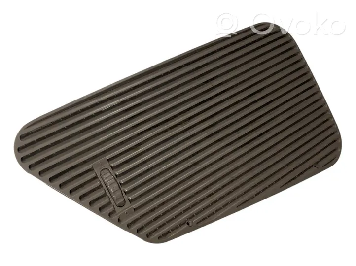 BMW 5 E34 Dash center air vent grill 1384066