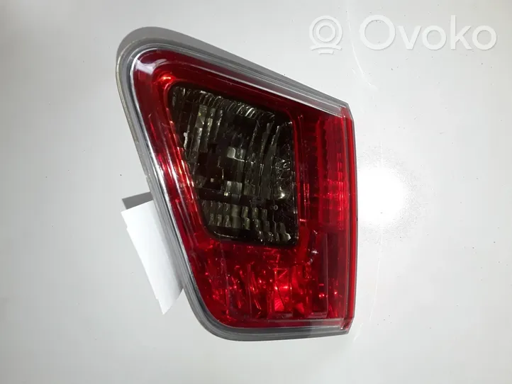 Toyota Avensis T250 Lampy tylnej klapy bagażnika 8159005100