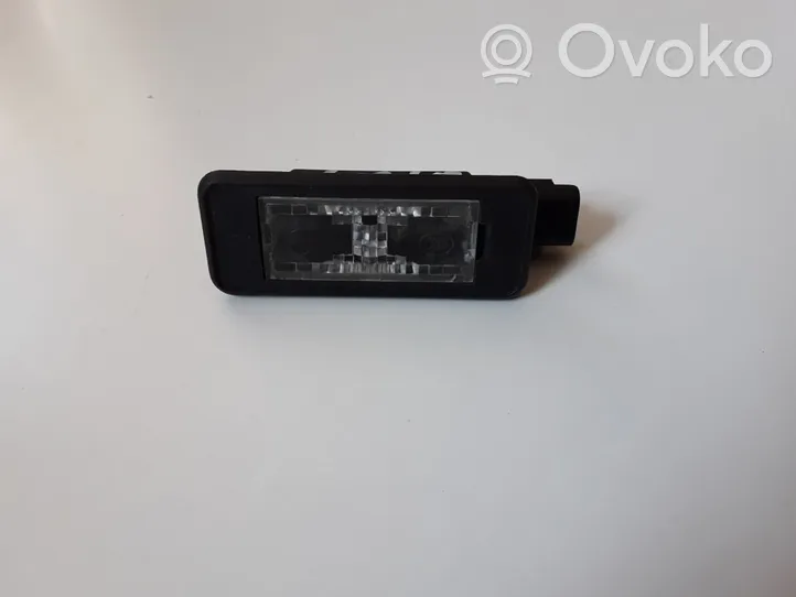 Citroen C4 II Picasso Lampa oświetlenia tylnej tablicy rejestracyjnej 9682403680