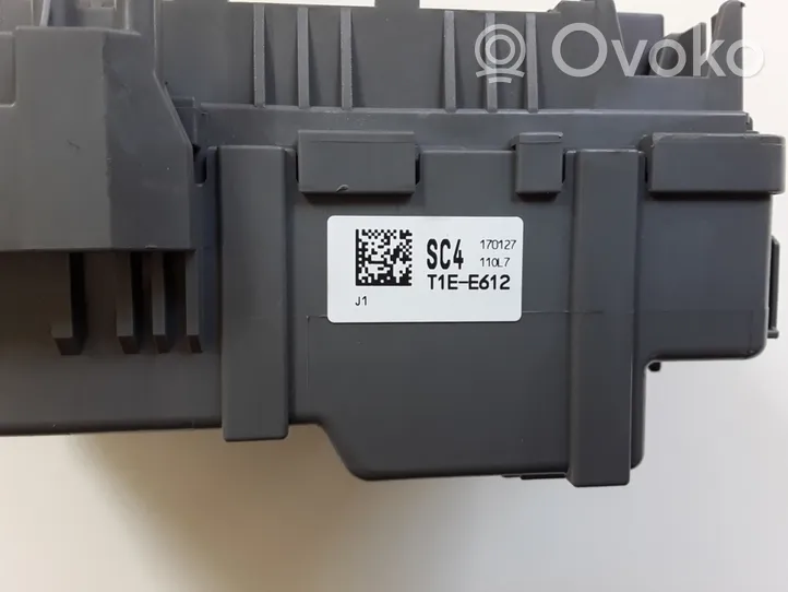 Honda CR-V Module de fusibles T1EE612