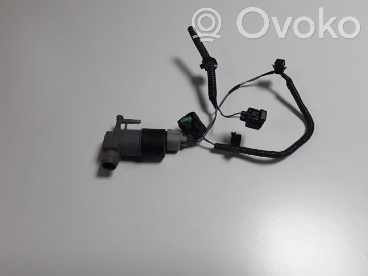 853300D120 Toyota Yaris Windscreen/windshield washer pump, 11.50 € RRR