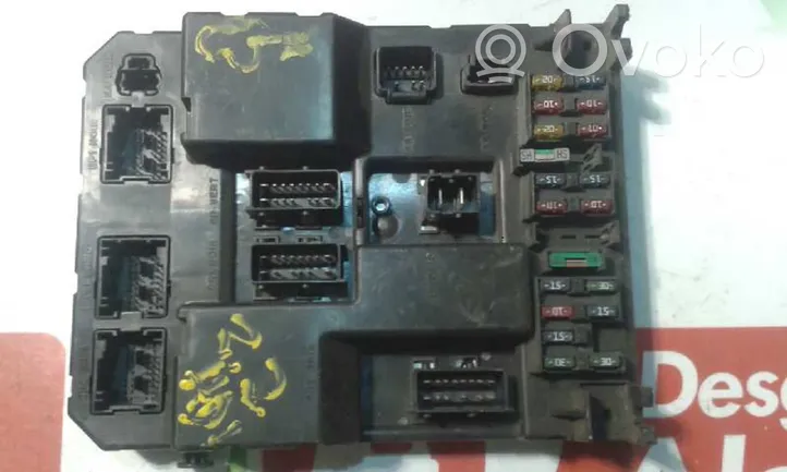 Citroen C5 Ramka / Moduł bezpieczników 9651197380A