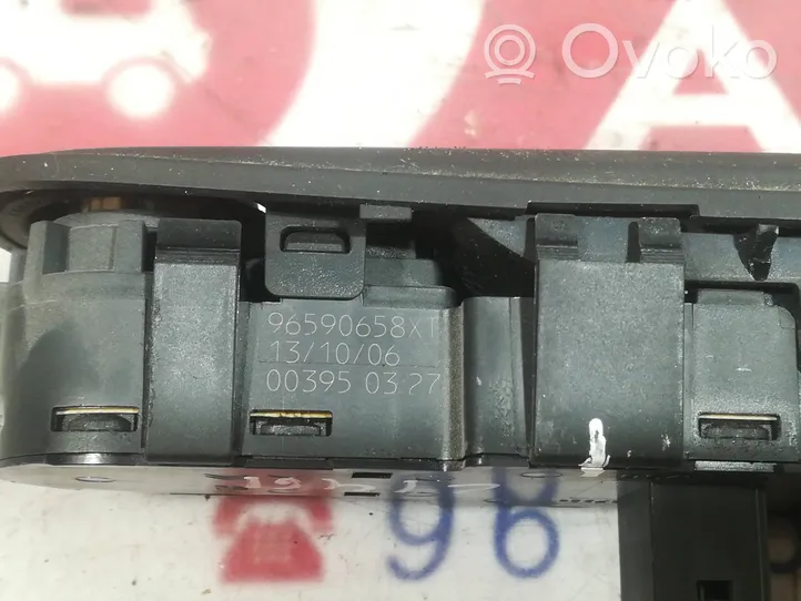 Citroen C4 Grand Picasso Electric window control switch 96590658XT