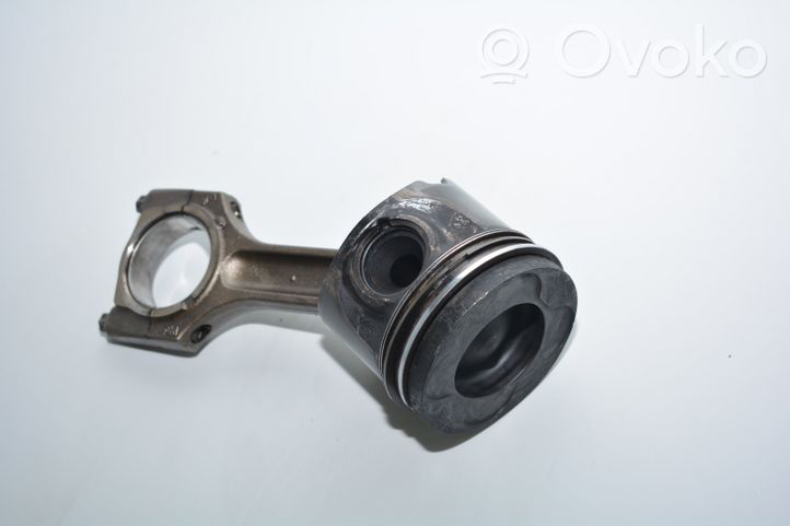 BMW 7 E65 E66 Piston 