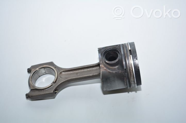 BMW 7 E65 E66 Piston 