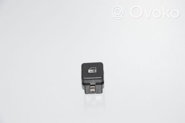 BMW 5 E39 Central locking switch button 8360828