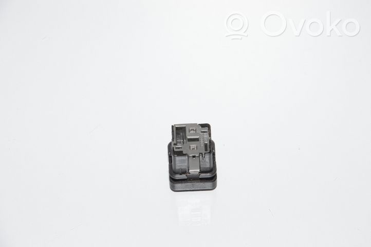 BMW 5 E39 Centrālās atslēgas slēdzis 8360828