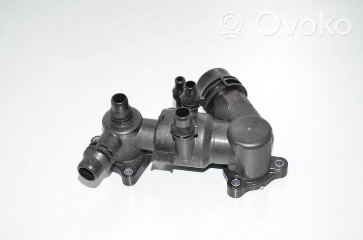 BMW X5 G05 Boîtier de thermostat 8596115