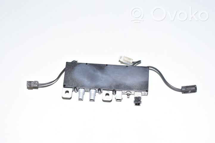 BMW 7 E38 Amplificatore antenna 