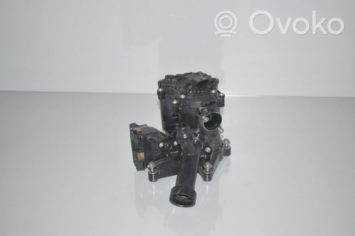 BMW 5 G30 G31 Termostato/alloggiamento del termostato 8642559