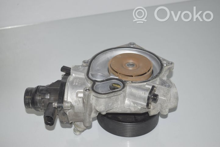 BMW 5 G30 G31 Vesipumppu 7645961